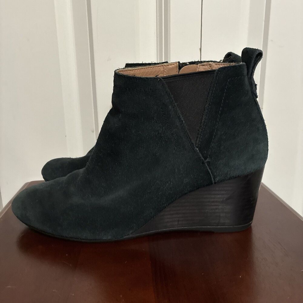 Vionic Paloma Ankle Boots Sz 8.5 Black Suede Weather Resistant Wedge EUC Booties